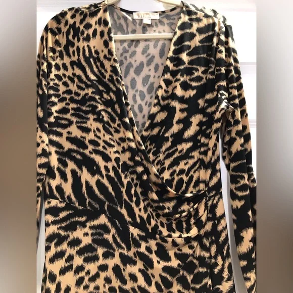 Michael Kors dress leopard print. Vee neck ruched waist. Long sleeve - Picture 2 of 7
